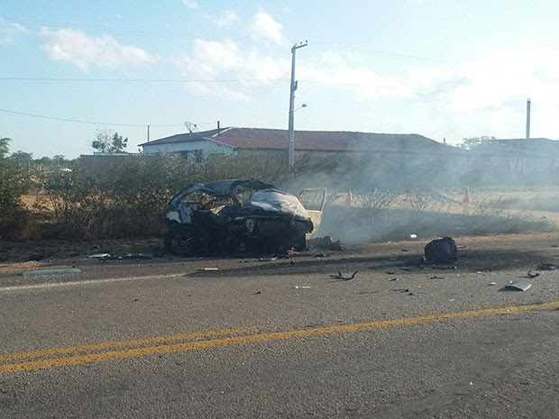 Veículos pegaram fogo na BR-304 após vazamento de combustível (Foto: Divulgação/Polícia Rodoviária Federal do RN)
