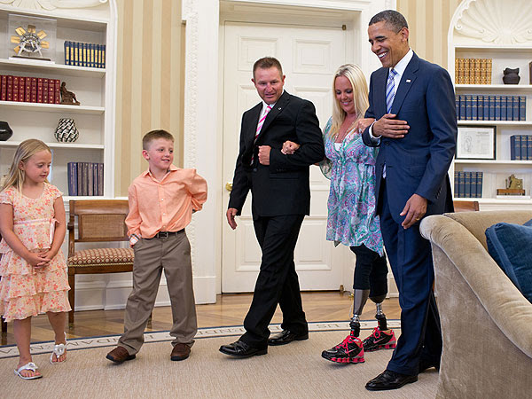 Woman Who Lost Her Legs in Tornado Starts Foundation Helps Others| Heroes Among Us, Health