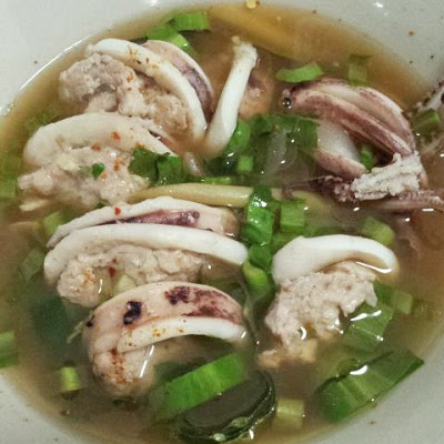 ต้มแซบปลาหมึกยัดไส้ ซดร้อน ๆ รสเด็ดเผ็ดถึงใจ 