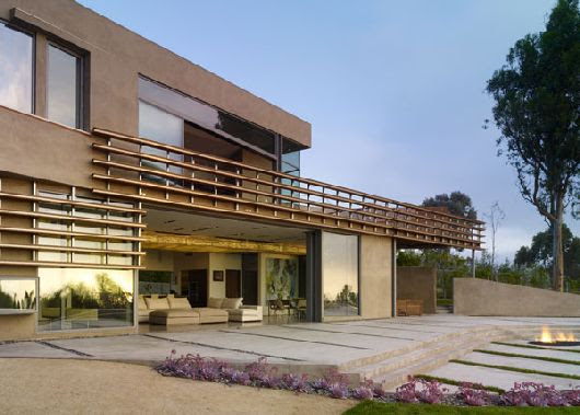 Spectacular Views of the Pacific: Luxurious Point Dume Residence in Malibu 