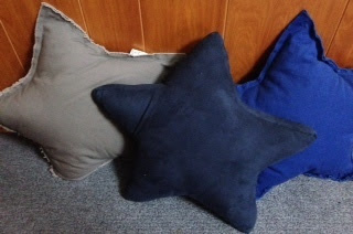 ニトリで星形クッション購入しました いいモノみつけた