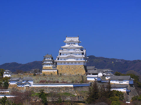 姫路城の写真 イーグレひめじ屋上庭園 姫路城展望デッキから撮影 姫路城大修理完成 大天守閣グランドオープン前日の姫路城 兵庫と神戸の写真ブログ