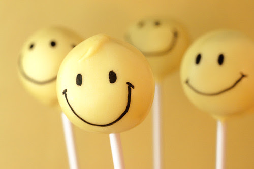 cute pics of smiley faces. Smiley Face Pops