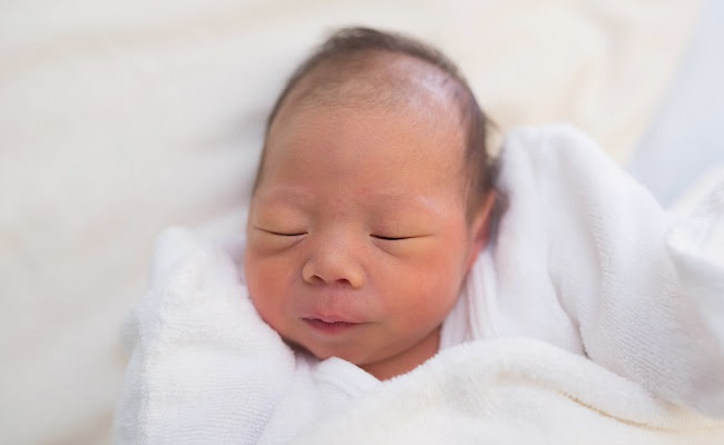 私のせいだ 吸引分娩で息子の頭にコブが 治るのか不安 頭を見るたびに自分を責 ベビーカレンダー