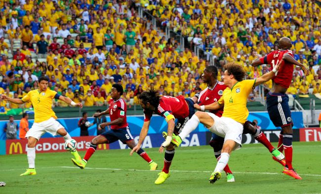 14ワールドカップ ブラジル対コロンビア 準々決勝 の写真 朝日新聞デジタル スポーツ写真特集