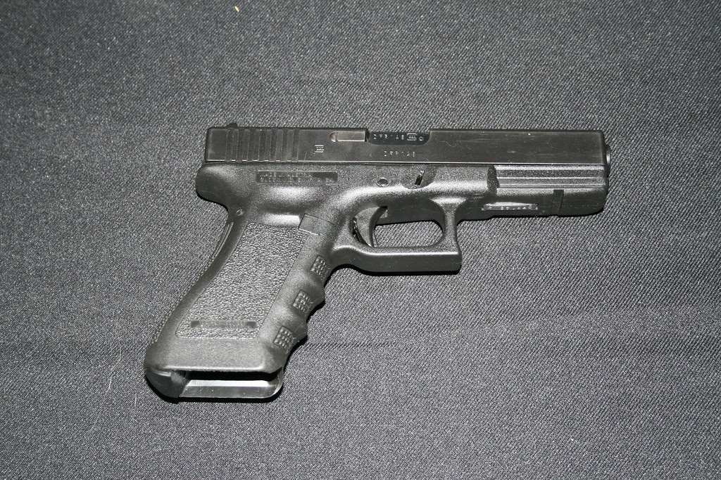 Glock 17 Spring Airsoft Gun