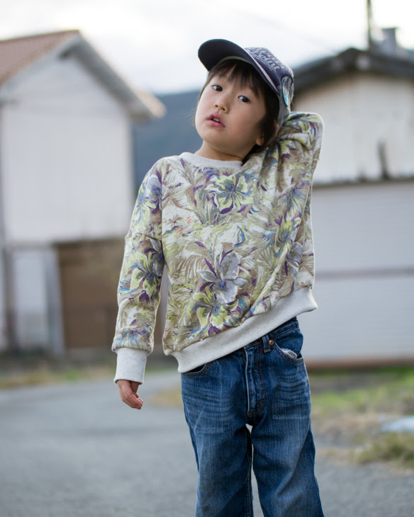 新しい生地紹介 目指すは脱 かわいい 男の子向けに花柄トレーナー作ったよ 生地屋ぬのとくらしと