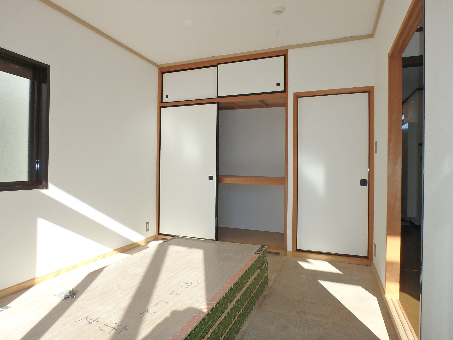 室内壁紙張替リフォームをした2ｄｋアパート