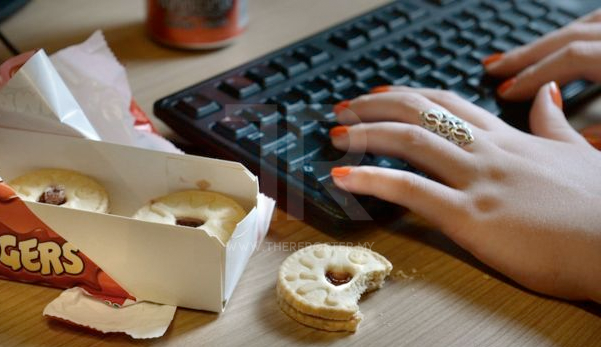 Dia hantar 'aku' sebab perempuan ini tolak pinangan dia! - Gadis disantau officemate