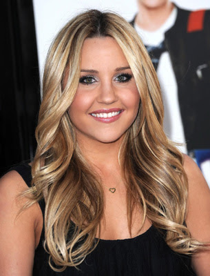 good hair day: I love the length, the big curls, the blonde highlights,