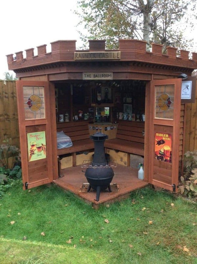10 Awesome Backyard Bars That Will Inspire You To Build ...