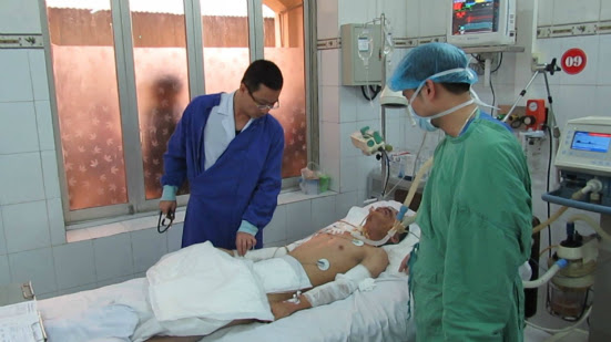khong-the-mo-lay-manh-vo-kim-khi-dam-xuyen-nao-tai-xe-vu-no-ha-dong-1