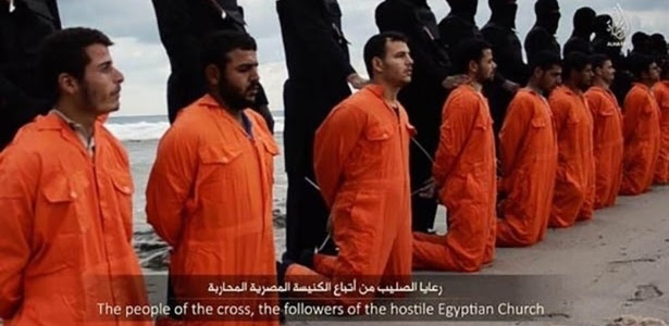 15.fev.2015 - O Estado Islâmico divulgou um vídeo em que mostra a decapitação de 21 egípcios cristãos sequestrados na Líbia
