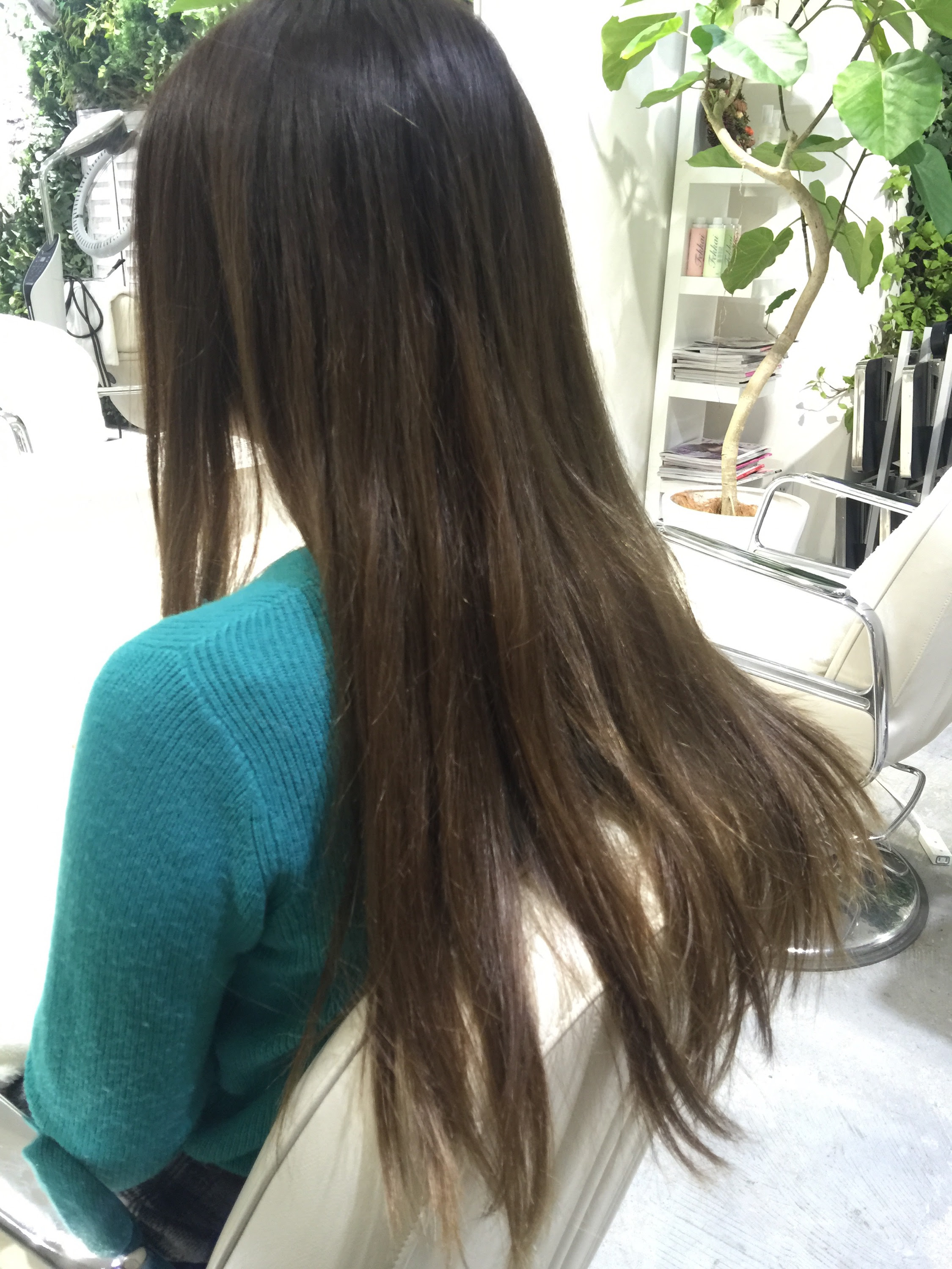 傷んだ髪をバッサリ切ると手触りあがりますよ ミネコラ質感矯正 などヘアケア トリートメントに特化した渋谷の美容室セルサスの公式サイトです