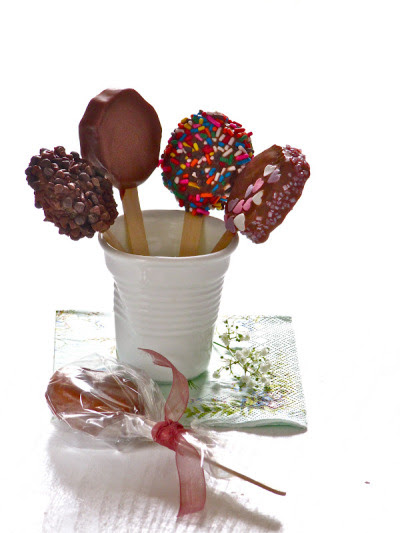 Chocolate Covered Kiwis on a Stick (via Plateful)