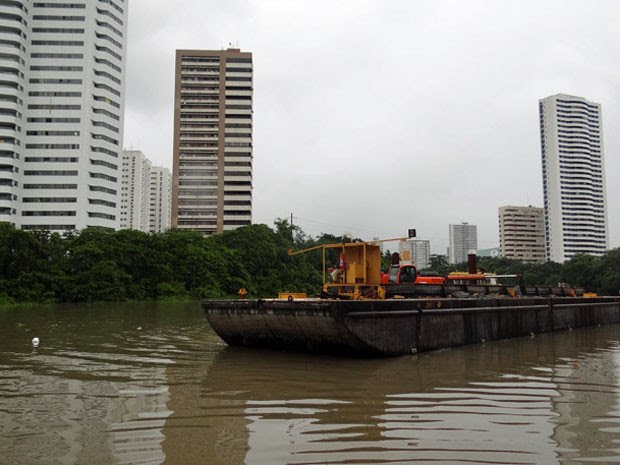 Estações serão erguidas em uma área de 438 m², cuja limpeza está inserida no processo de construção (Foto: Lorena Aquino / G1)