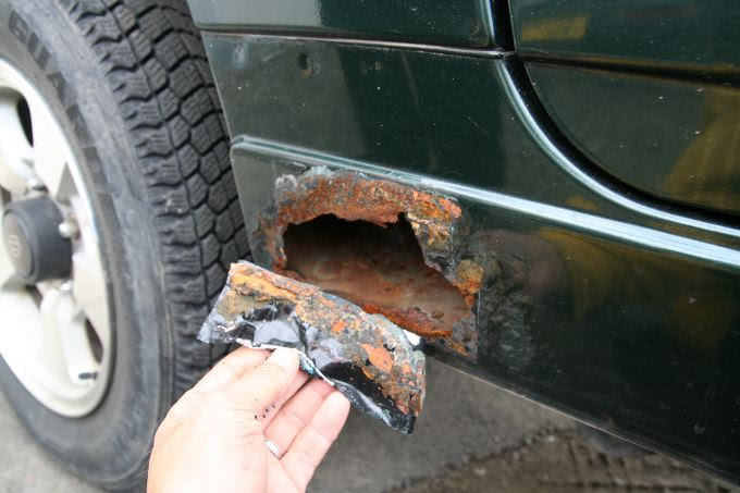 サビ止めの方法は どうする ジムニーの板金サビ穴をアルミテープとfrp接着補強 自動車ボディーの穴あき修理を自分で Frp ガラスクロス接着積層修理 先進エポキシ開発のブレニー技研 係長 お電話です 楽天ブログ