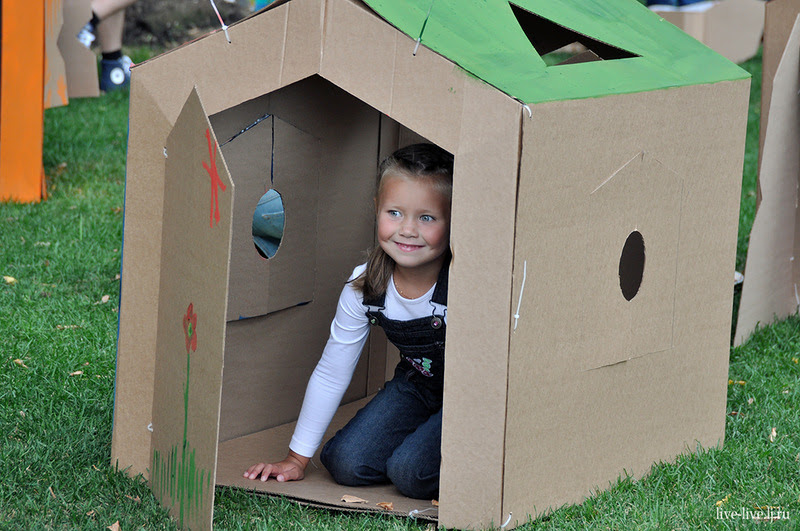 Cardboard city_049