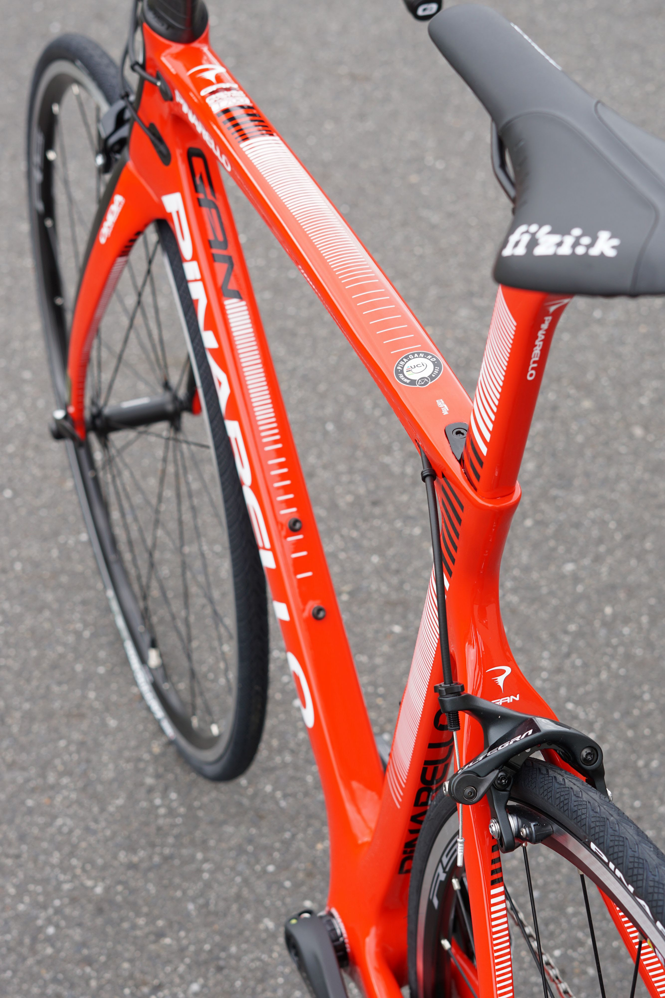 Dogmaを受け継ぐ エアロ系オールラウンダー Gan S Ultegra お知らせ ストラーダバイシクルズ