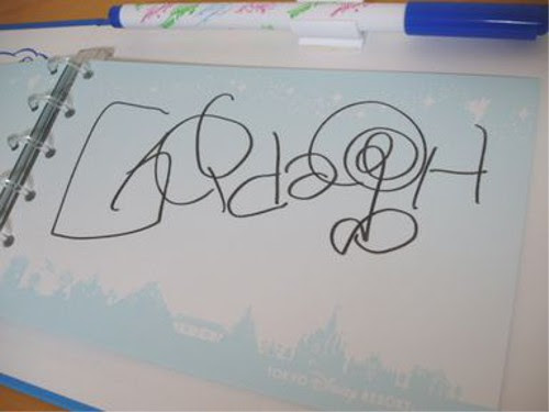 何度書いてもサインを覚えられないディズニーキャラクターとは ディズニー裏話 雑学 トリビアが2 000話以上 ディズニーブログ じゃみログ