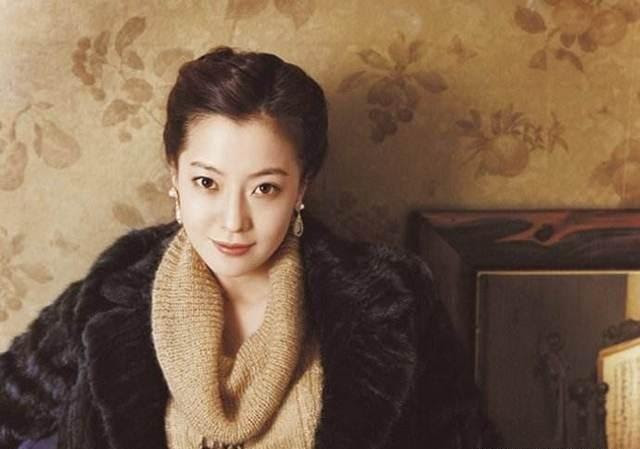 成龙电影中最美的外籍女星 未跟刘德华有过合作 却道出11个字 每日头条