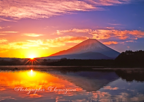 山梨県富士河口湖町 精進湖 幻想の日の出 富士山 写真