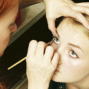 http://www.makeupandbeautyblog.com/wp-content/uploads/2009/03/makeupartist.jpg