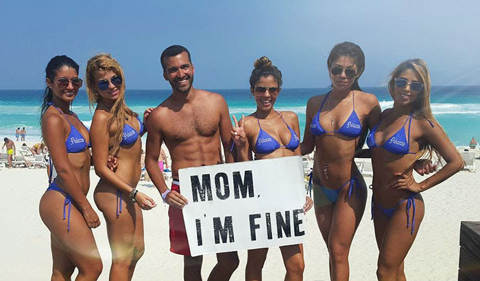 Guy Drops Everything To Travel The World But Doesn’t Forget To Assure
His Mom He’s Fine