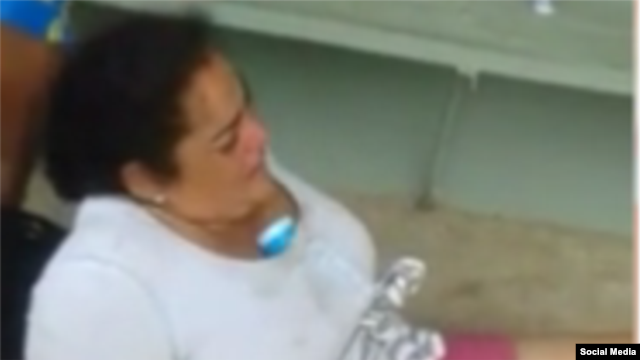 La cubana mientras esperaba recibir atención médica