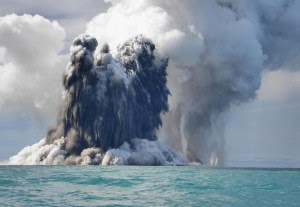 Rangkaian foto seri keenam  letusan Gunung Api bawah laut. 18 Maret 2009. Fotografer Dana  Stephenson(Dana Stephenson / Getty Images). 
