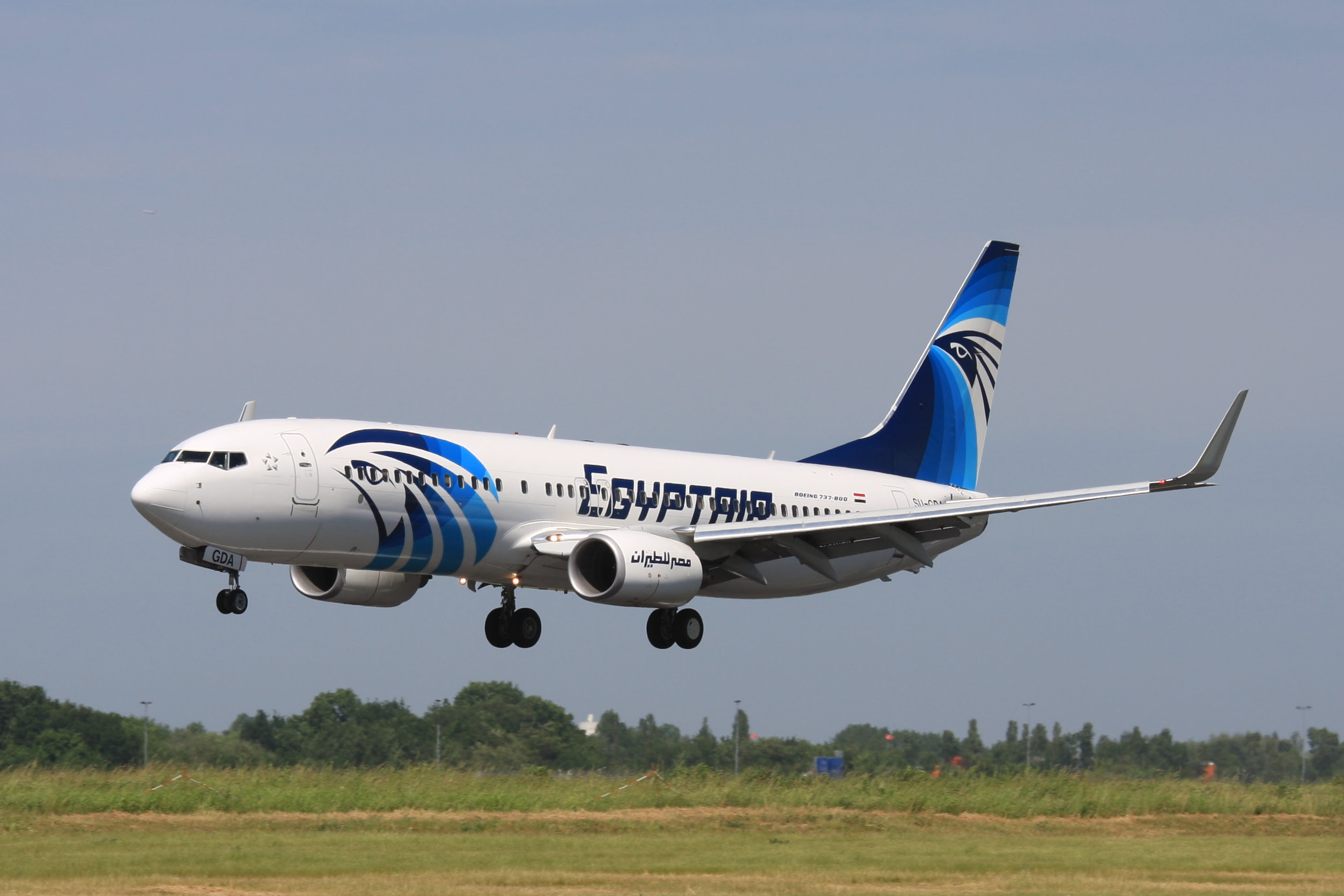 2010-06-11_B737_Egyptair_SU-GDA_EDDB_05