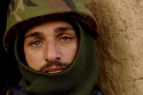 Public Domain: Iraqi Policeman by Master Sgt. Andy Dunaway (DOD 070327-F-2828D-599)