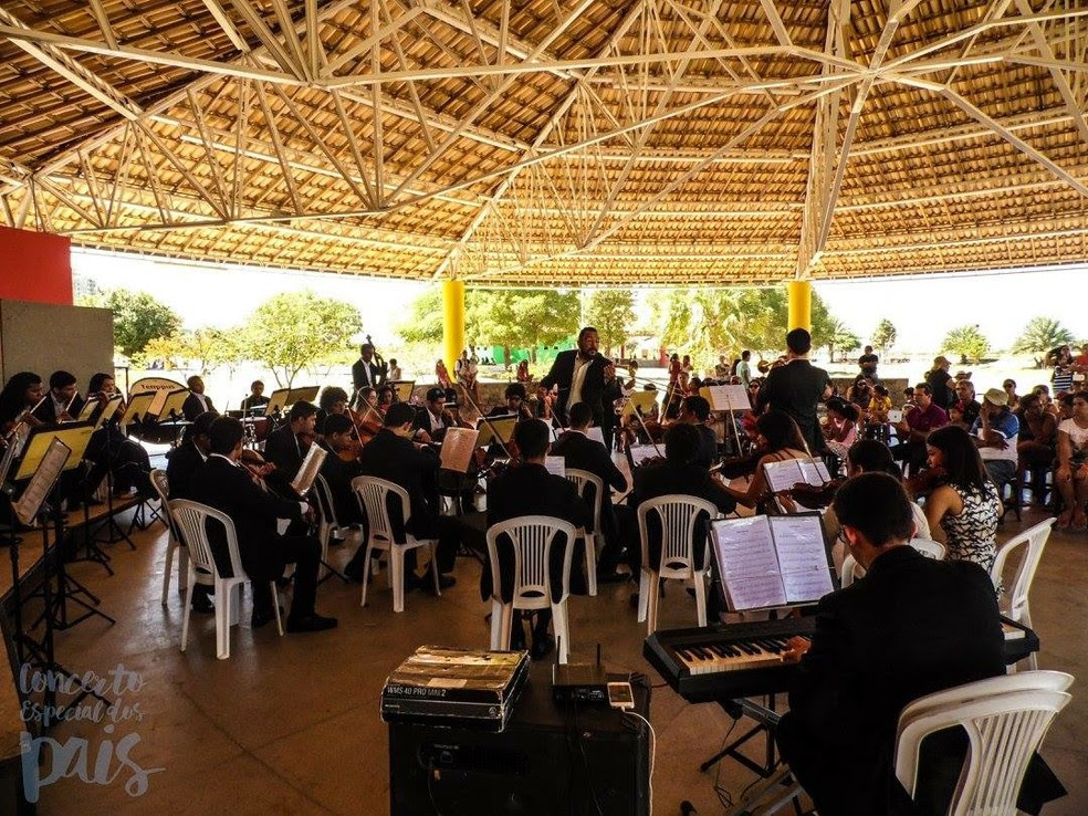Grupo 'Orquestra do Sertão' em um de seus concertos especiais, em Petrolina (PE). (Foto: Orquestra do Sertão/Arquivo pessoal)