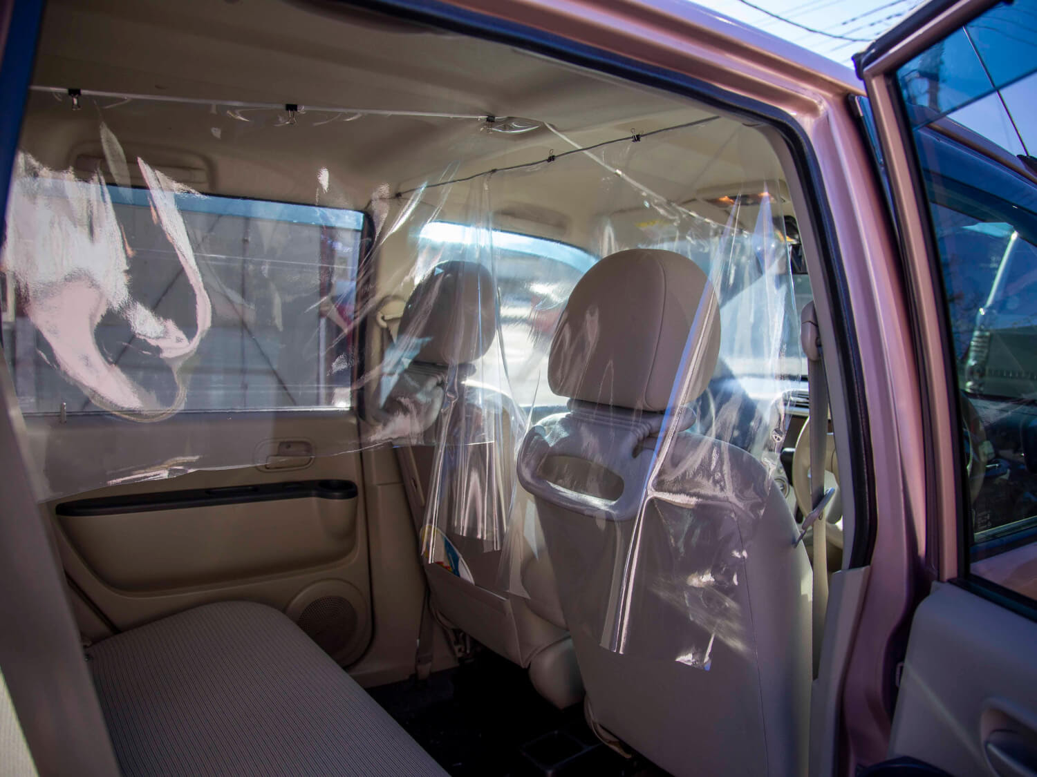 すべての送迎車に設置 手づくりパーテーションで感染症防止 Coco Lo ココロ