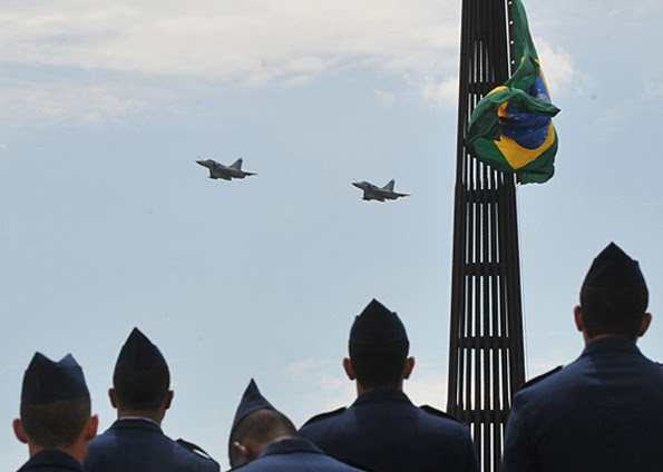 Resultado de imagem para bandeira do brasil em brasÃ­lia