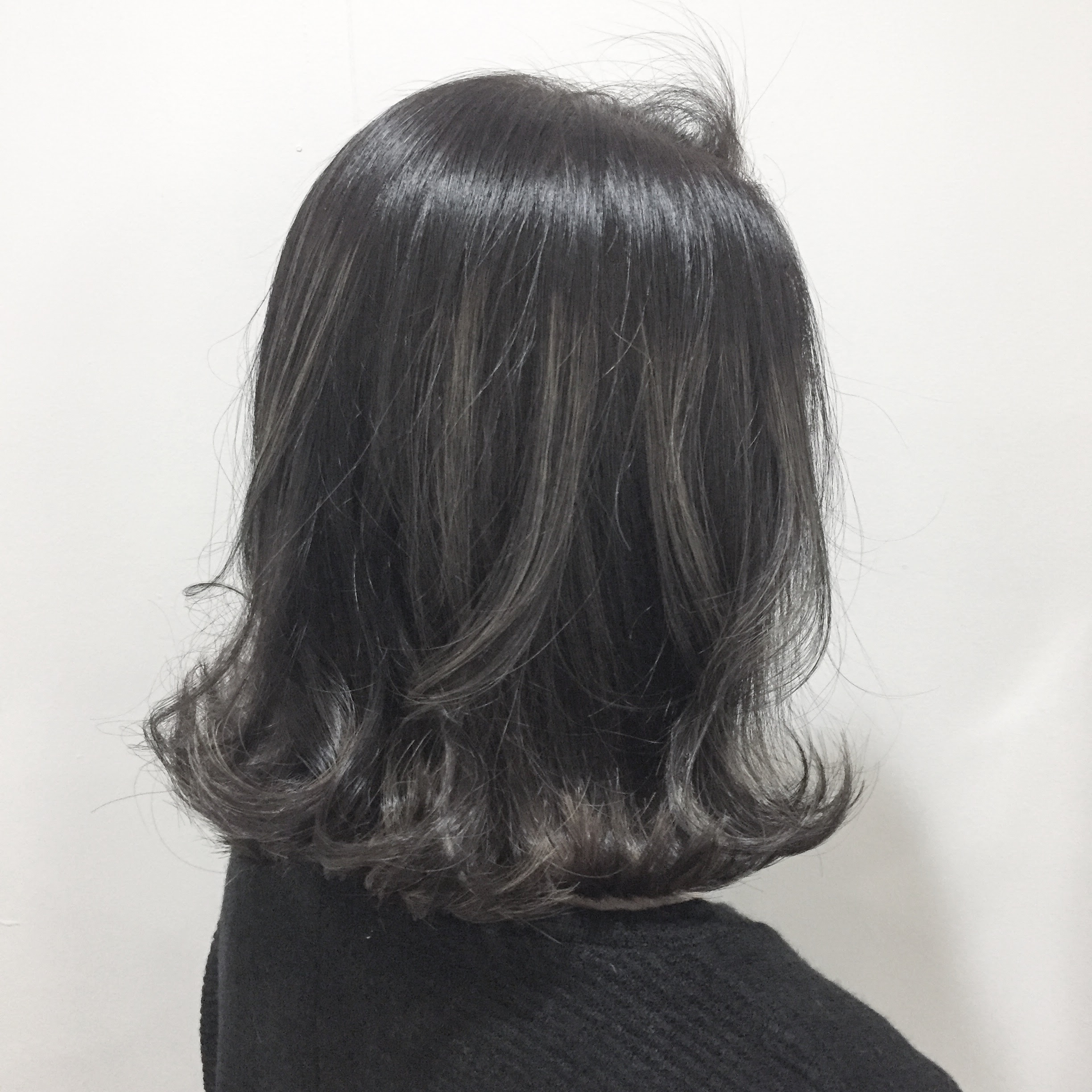 黒髪からグレー系にするには 立川店 松本平太郎美容室