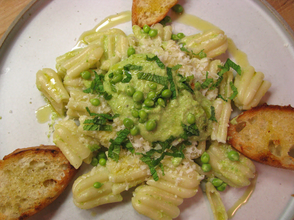 asparagus pesto w/baby peas