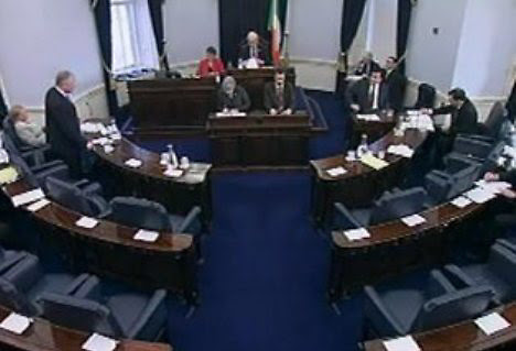 Irlanda busca eliminar el Senado y reducir número de diputados, para ahorrar