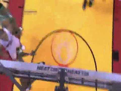 paul pierce dunk on channing frye. heat gives channing frye a