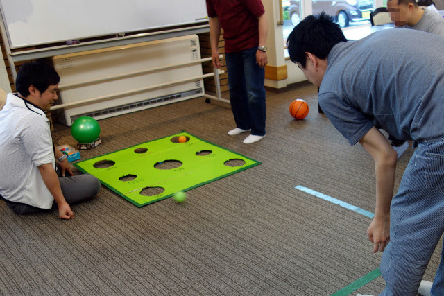 ピッチ パッチくしろはるとり 生活介護事業所 レンリソウ レクリェーションで玉転がしゲームを行いました 株式会社ピッチ パッチ トピックス