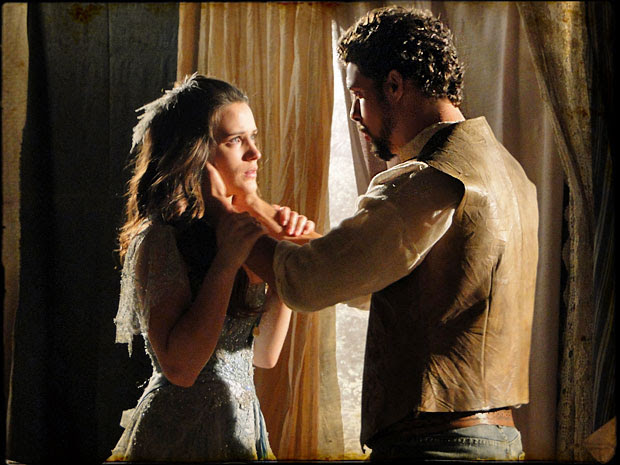Jesuíno propõe que eles namorem em segredo (Foto: Cordel Encantado/Tv Globo)