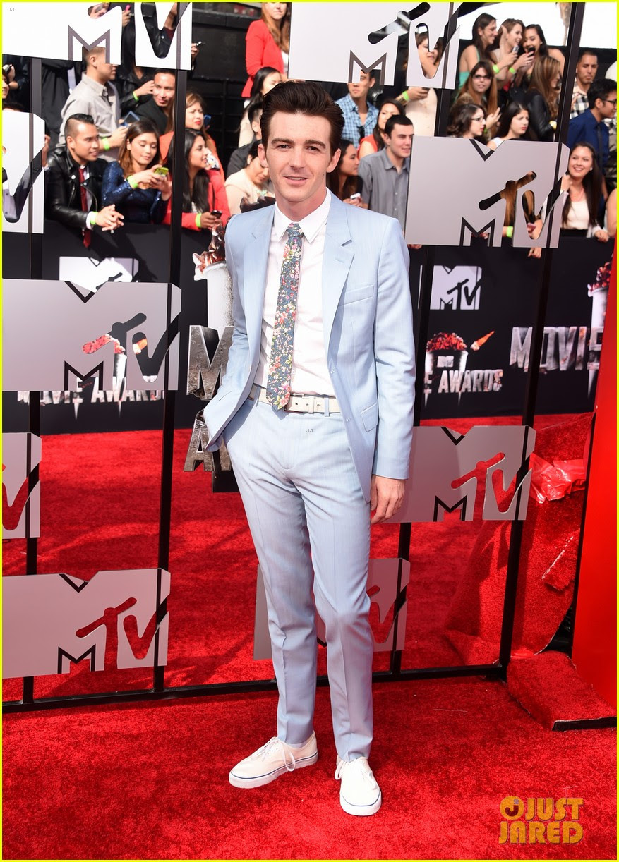 Drake Bell Goes Baby Blue for the MTV Movie Awards 2014 ...