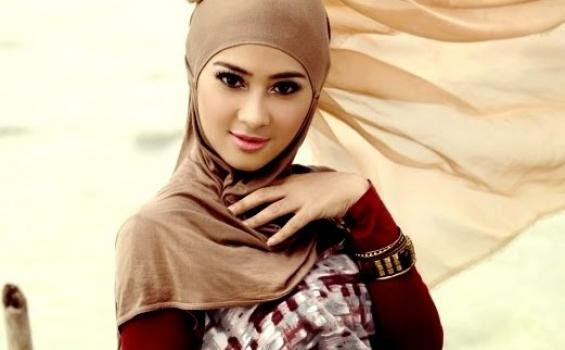 Wanita Berjilbab Tercantik di Indonesia triamaretacw
