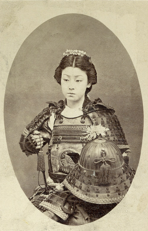 
A rare vintage photograph of an onna-bugeisha, one of the female warriors of the upper social classes in feudal Japan.
Often mistakenly referred to as “female samurai”, female warriors have a long history in Japan, beginning long before samurai emerged as a warrior class.
