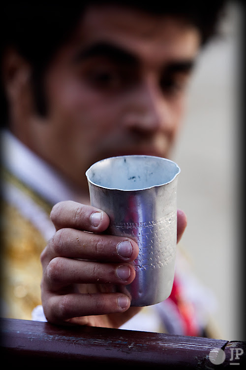 mano-y-vaso