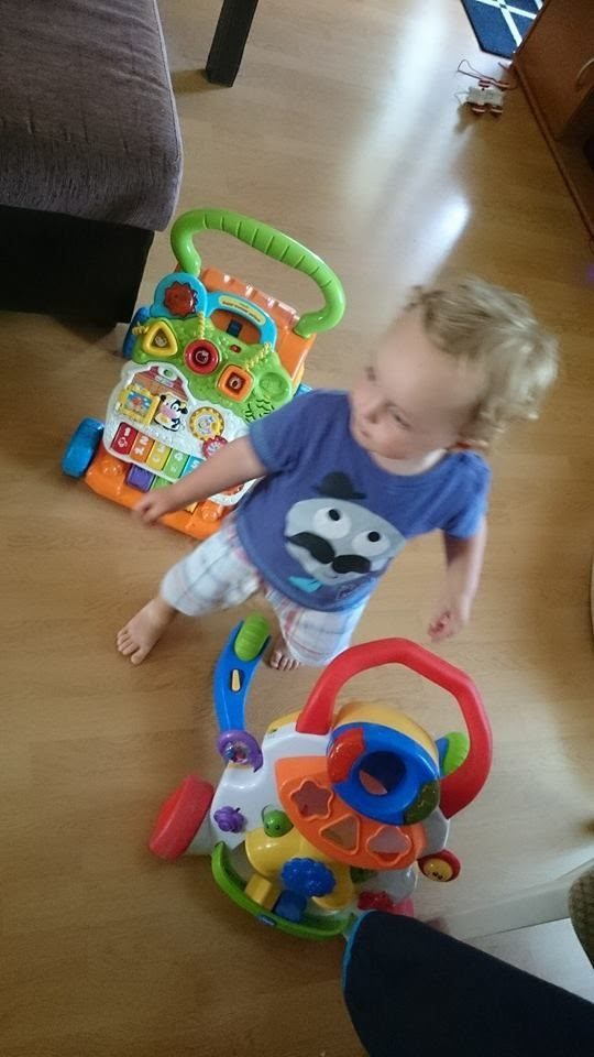 Trotteur Vtech Vs Trotteur Chicco Mon Avis De Bebe Qui Sait Tout Juste Marcher Paroles De Bebe S Et Plus Si Affinites