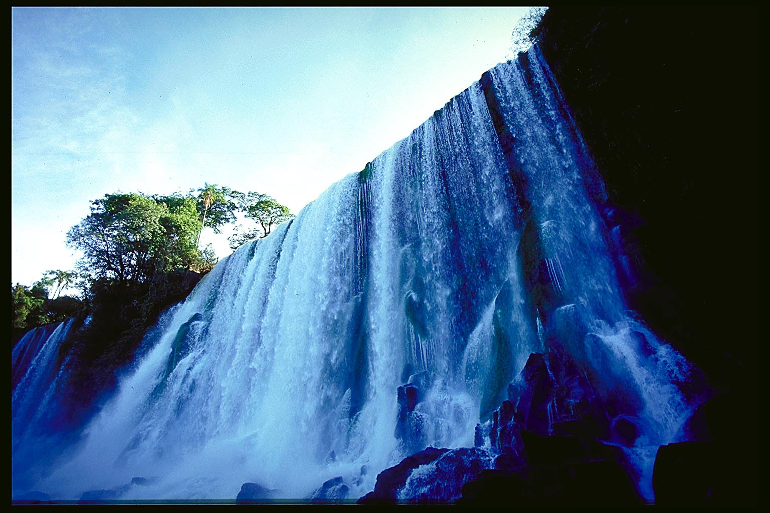 pictures of iguacu falls at night
