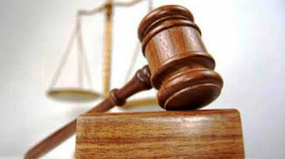 Ambon, Malukupost.com - Kejati Maluku melakukan upaya kasasi terhadap putusan majelis hakim Pengadilan Negeri Ambon yang memvonis bebas Abdullah Hamu, seorang Aparatur Sipi Negara(ASN) karena melakukan persetubuhan terhadap anak di luar nikah dan masih di bawah umur. "Kami akan lakukan upaya kasasi ke Mahkamah Agung(MA) RI atas putusan majelis hakim yang membebaskan terdakwa yang merupakan ASN di lingkup Pemprov Maluku," kata Kepala Seksi Penerangan dan Hukum Kejati Maluku, Sammy Sapulette di Ambon, Kamis (15/6).