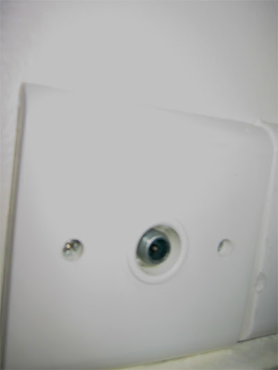 Mais quelle est cette prise ? - Puis-je brancher une TV dessus ? - Image et  Son - Communauté Clubic