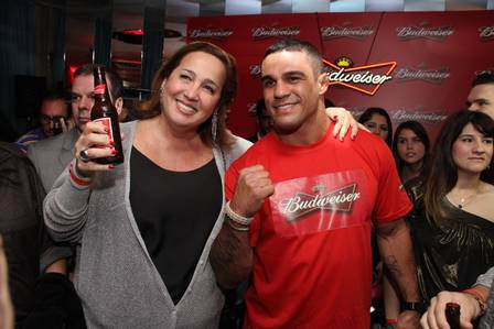 Claudia e o lutador Vitor Belfort